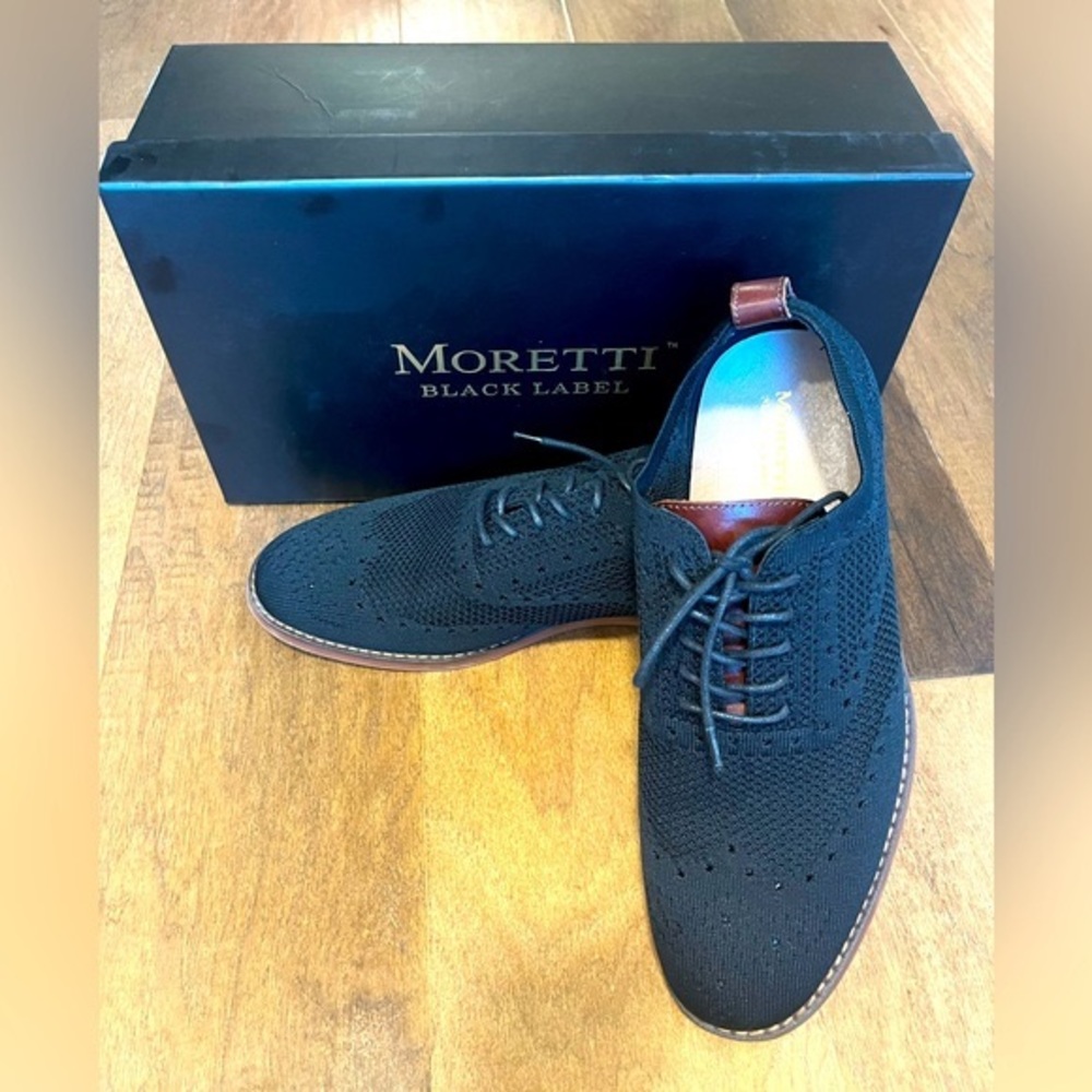 Moretti โAshlandโ shoes with trendy mesh top and red soles. - Picture 2 of 8